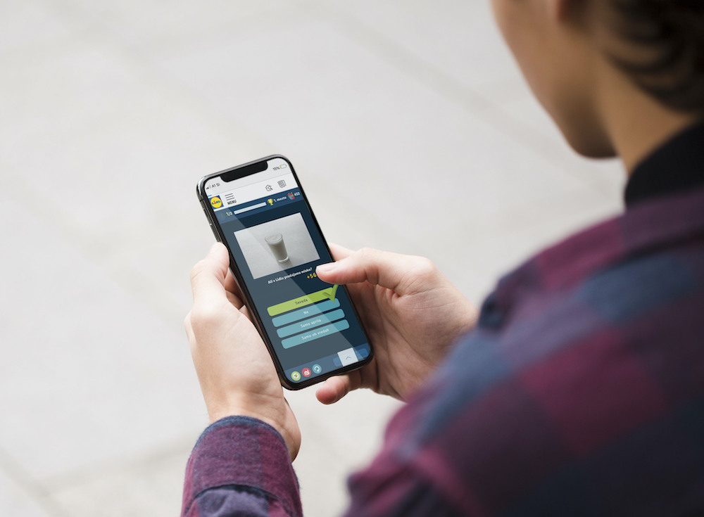 Interaktivni kviz znanja z real time scroingom